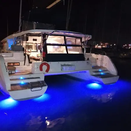Nyaraló Vacation On A Luxury Yacht