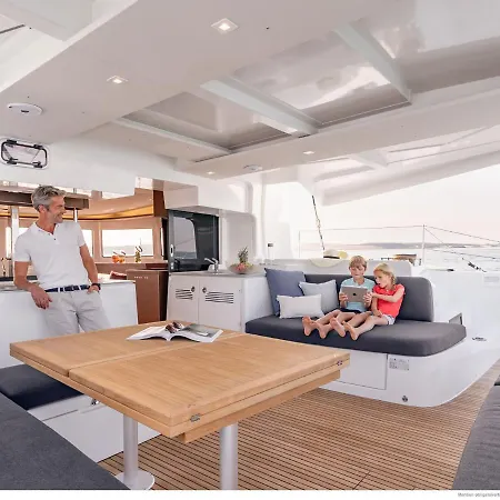 Vacation On A Luxury Yacht Nyaraló