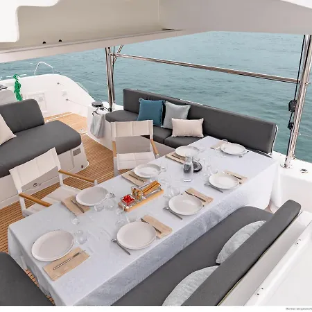 بيت للعطل Vacation On A Luxury Yacht